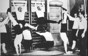 1950
Pati?nten van het PZ in de gymzaal. Rechts de gymleraar Dick Commandeur
