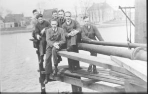 1950
Pati?nten en verplegers PZ. Midden voor Jaap Glastra.
